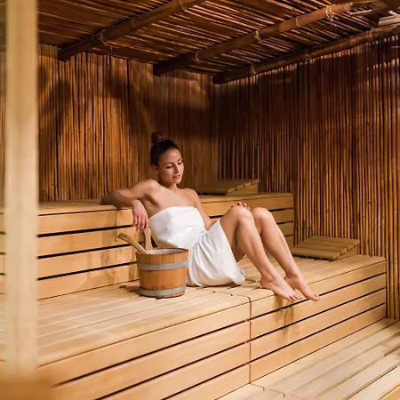 Mignon Park & Готель